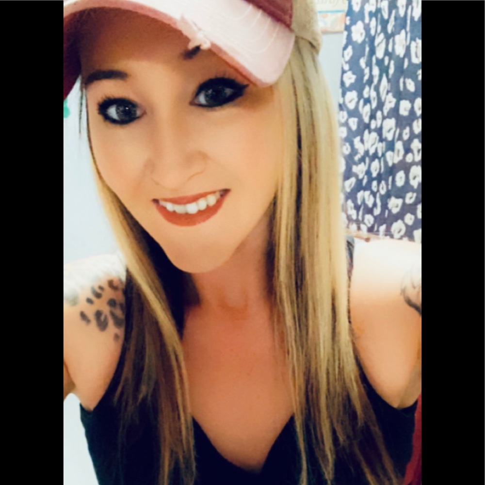 Meet your Posher, Caitlin